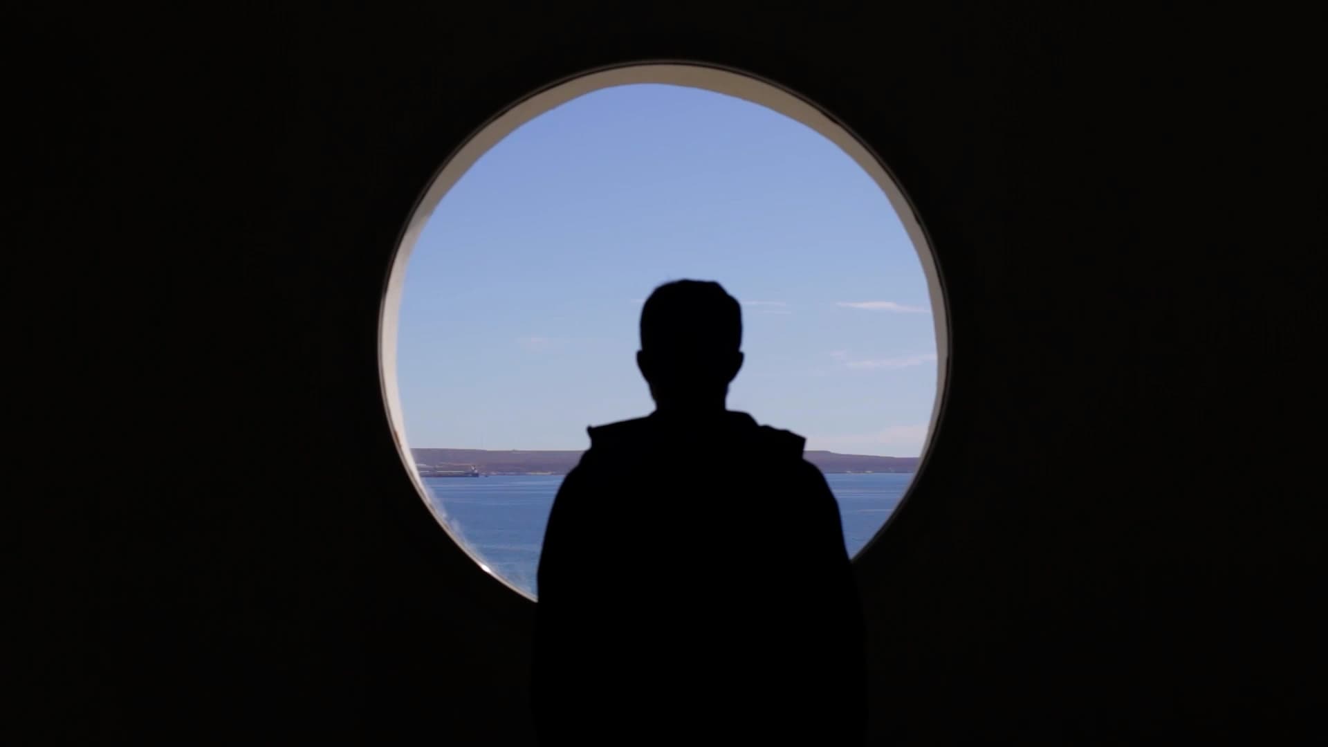 AL OTRO LADO DE MALVINAS